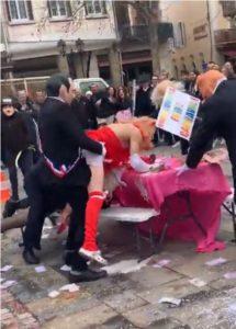 carnaval de Limoux M le maire baise une prostituée
